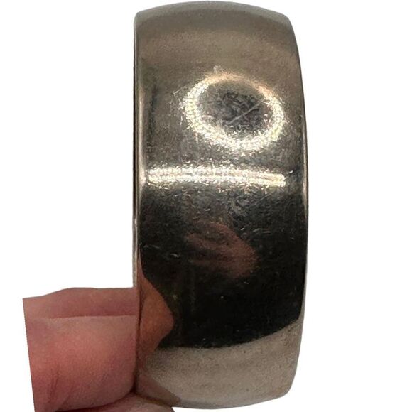 Silver bangle bracelet  approx 1 inch wide and 2.5 inches in diameter - Picture 2 of 8